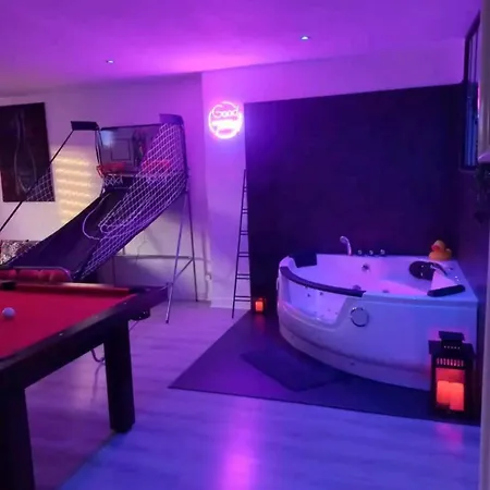 Le Coeur Du Vignoble Capacite 16 Personnes Max Venez Partager Un Moment Agreable En Famille Amis Couples Jeux Petanque Jacuzzi Dom wakacyjny