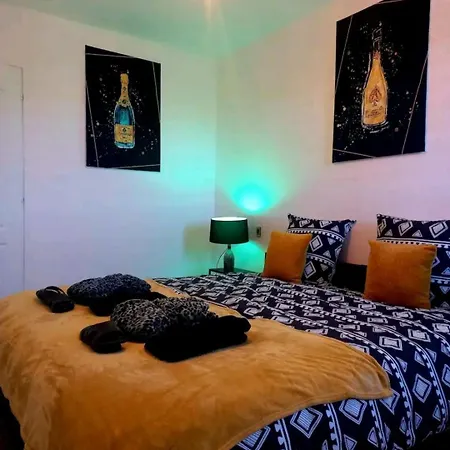 Le Coeur Du Vignoble Capacite 16 Personnes Max Venez Partager Un Moment Agreable En Famille Amis Couples Jeux Petanque Jacuzzi Dom wakacyjny Épernay