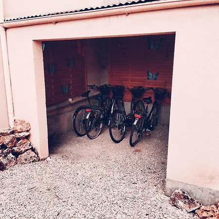 Le Coeur Du Vignoble Capacite 16 Personnes Max Venez Partager Un Moment Agreable En Famille Amis Couples Jeux Petanque Jacuzzi *