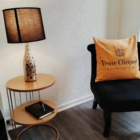 Le Coeur Du Vignoble Capacite 16 Personnes Max Venez Partager Un Moment Agreable En Famille Amis Couples Jeux Petanque Jacuzzi Dom wakacyjny