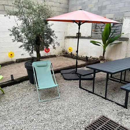 Le Coeur Du Vignoble Capacite 16 Personnes Max Venez Partager Un Moment Agreable En Famille Amis Couples Jeux Petanque Jacuzzi