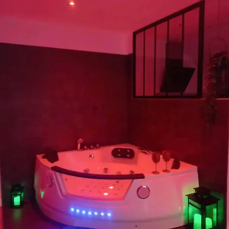 Dom wakacyjny Le Coeur Du Vignoble Capacite 16 Personnes Max Venez Partager Un Moment Agreable En Famille Amis Couples Jeux Petanque Jacuzzi