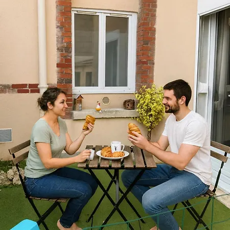 펜션 Le Coeur Du Vignoble Capacite 16 Personnes Max Venez Partager Un Moment Agreable En Famille Amis Couples Jeux Petanque Jacuzzi 에페르네이