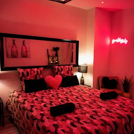 8 Min Avenue De Champagne , 240 M2, 16 Max, Parking, Cour, Salle De Jeux Épernay